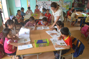 Cô Nguyễn Thị Thanh, giáo viên trường tiểu học Yên Quang, giáo viên dạy giỏi cấp tỉnh, có nhiều sáng kiến trong rèn chữ, giữ vở. 

